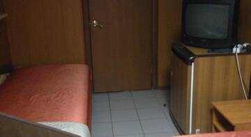 Фото номера Стандартный трехместный номер Гостиница Vash Dom г. Мурманск 3